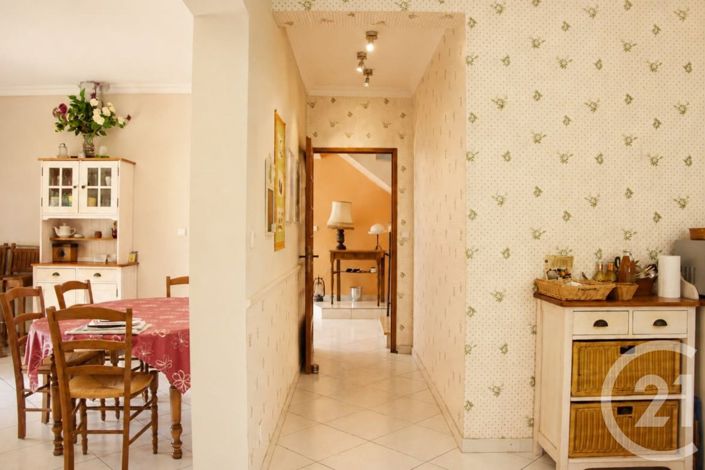 Image No.8-5 Bed House for sale