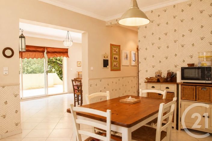 Image No.9-5 Bed House for sale