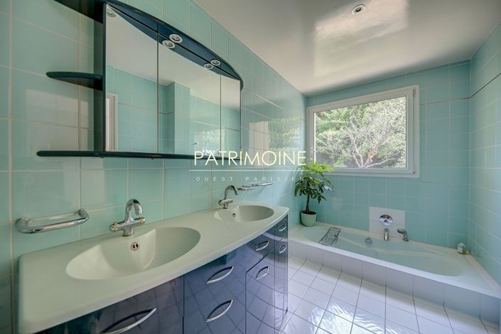 Image No.10-5 Bed House for sale