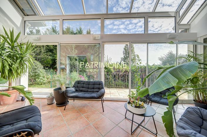 Image No.2-5 Bed House for sale