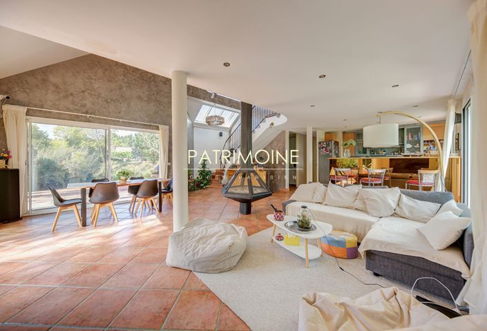 Image No.4-5 Bed House for sale