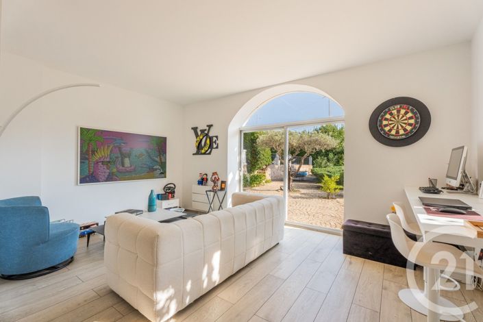 Image No.31-4 Bed House for sale
