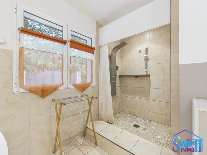 Image No.17-5 Bed House for sale