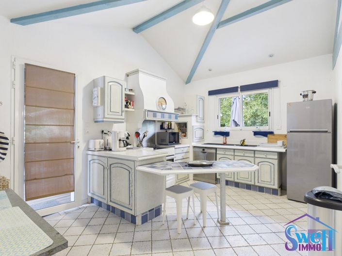 Image No.8-5 Bed House for sale
