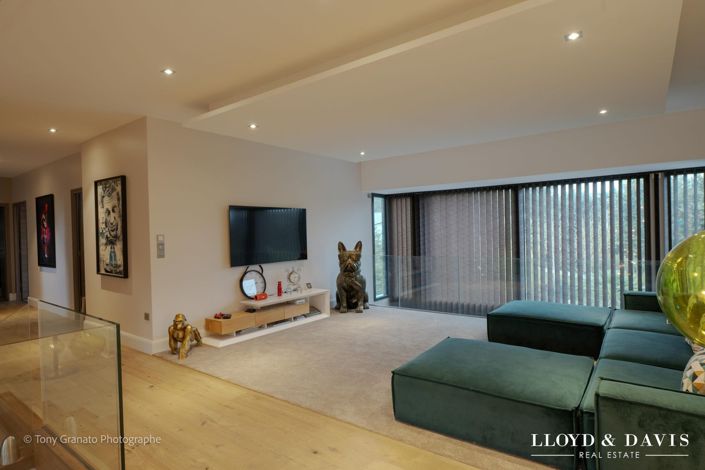 Image No.16-5 Bed Property for sale