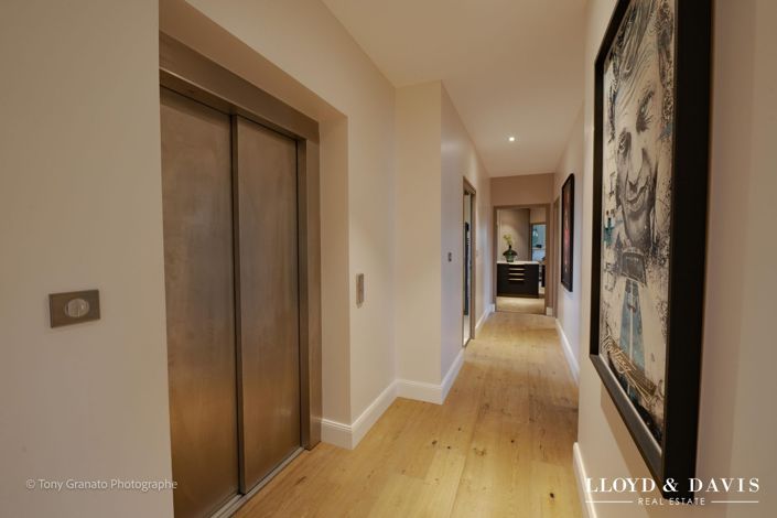 Image No.17-5 Bed Property for sale