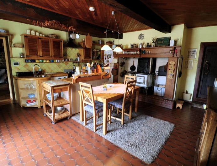 Image No.6-4 Bed House for sale