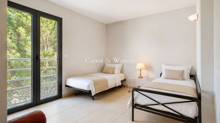 Image No.12-3 Bed Apartment for sale