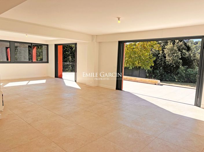 Image No.6-6 Bed House for sale