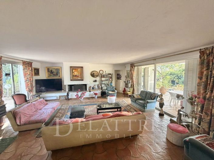Image No.10-6 Bed House for sale