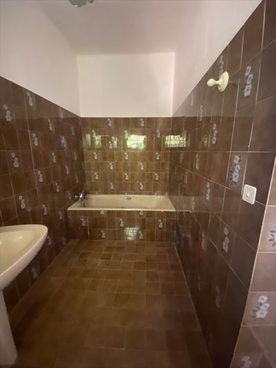 Image No.15-4 Bed House for sale