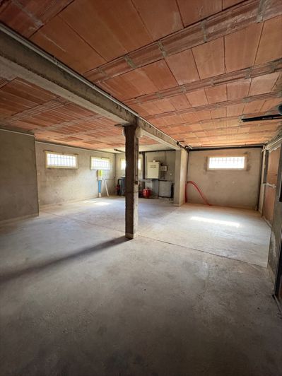 Image No.19-5 Bed House for sale