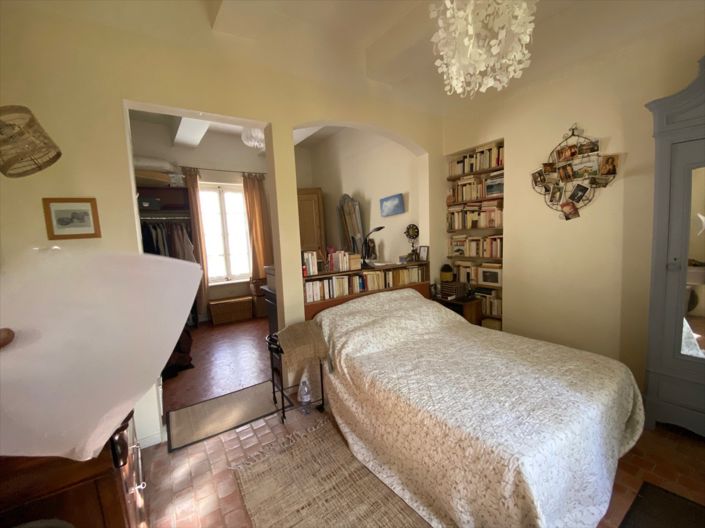 Image No.10-6 Bed House for sale