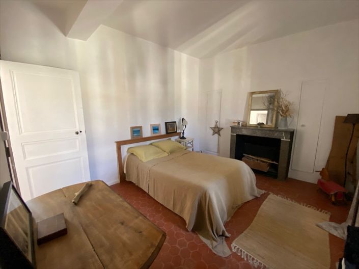 Image No.20-6 Bed House for sale