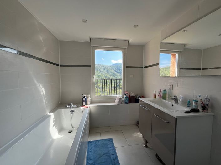 Image No.10-4 Bed House for sale