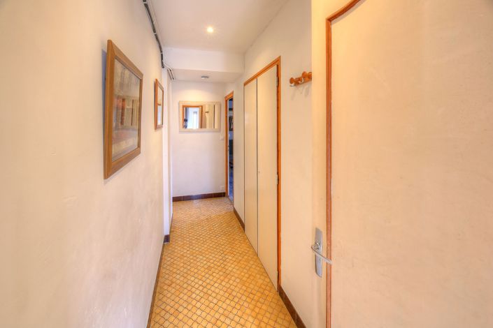 Image No.2-4 Bed House for sale