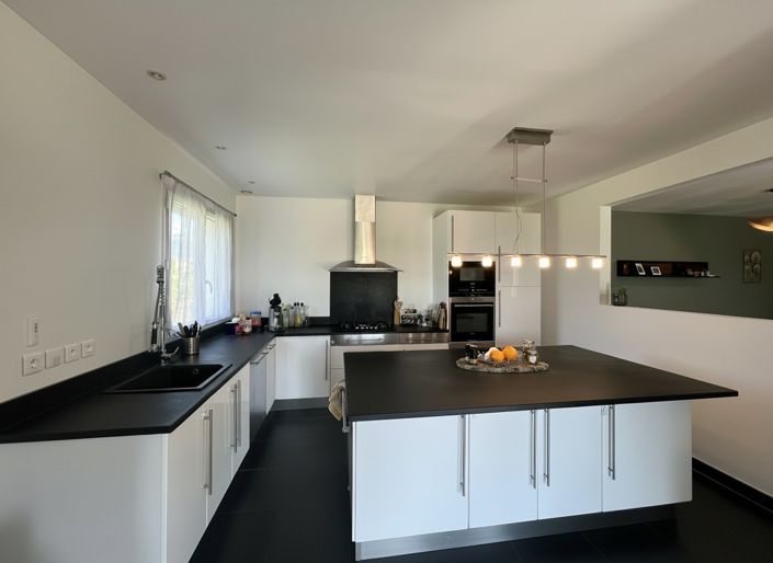 Image No.3-3 Bed House for sale