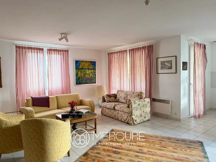 Image No.18-8 Bed House for sale