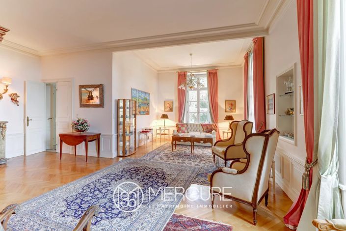 Image No.6-8 Bed House for sale