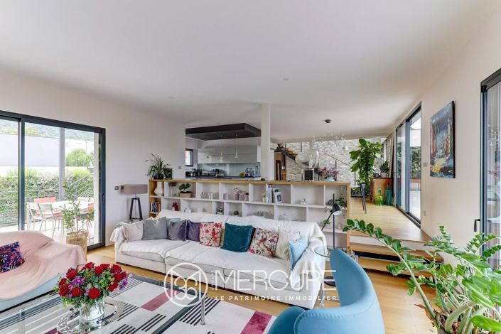 Image No.8-4 Bed House for sale