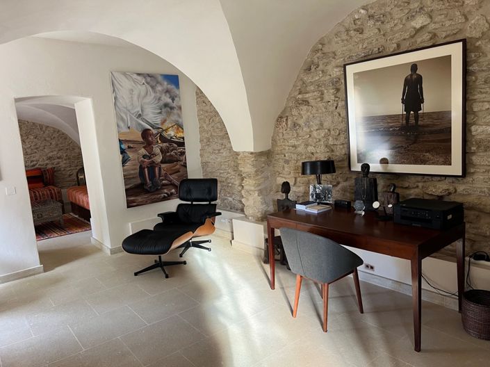 Image No.16-6 Bed Property for sale