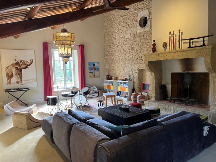 Image No.20-6 Bed Property for sale