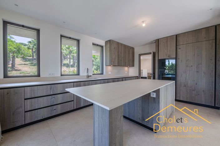 Image No.4-5 Bed Property for sale