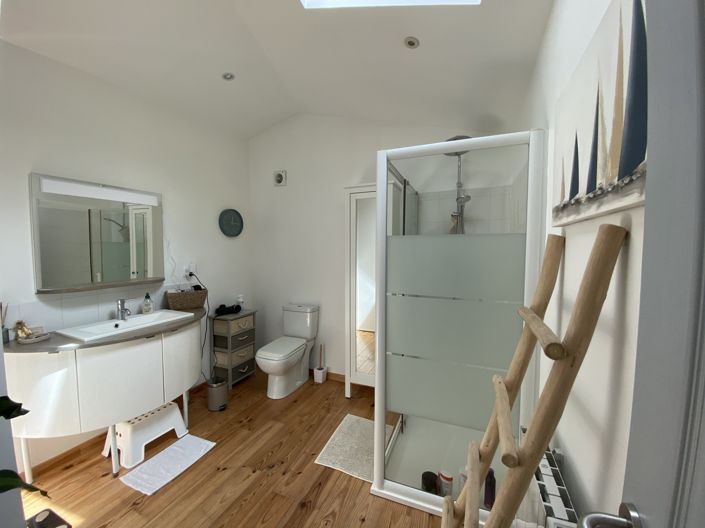 Image No.8-2 Bed House for sale