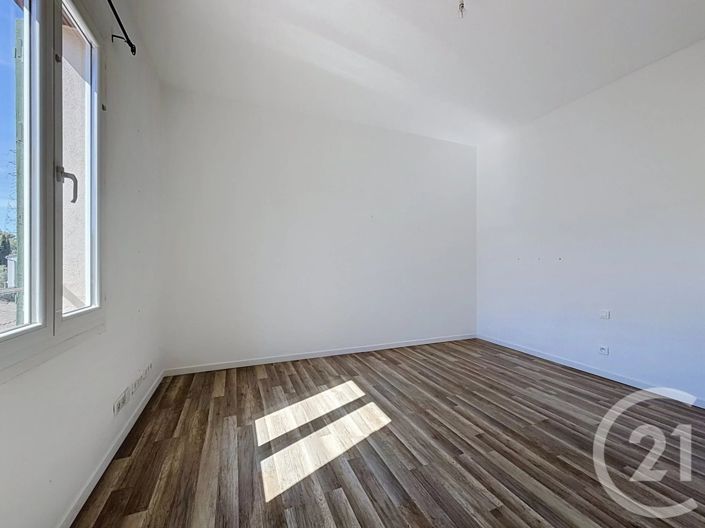 Image No.10-3 Bed House for sale