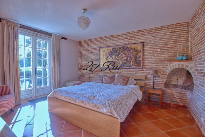Image No.16-9 Bed Property for sale
