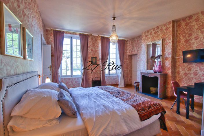 Image No.18-9 Bed Property for sale