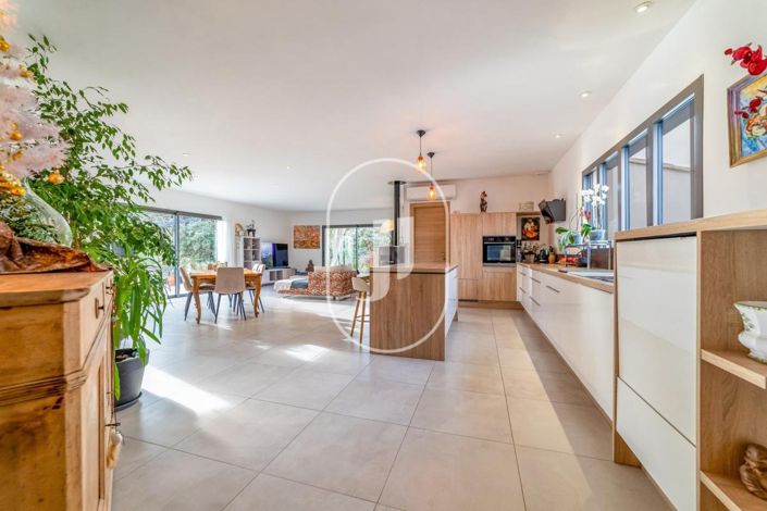 Image No.3-3 Bed House for sale