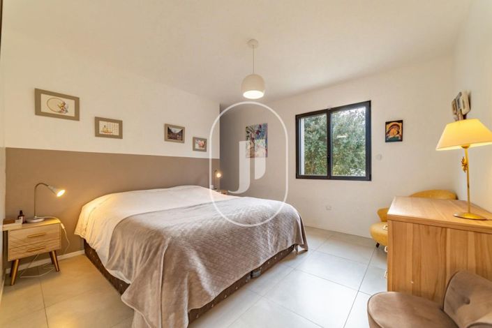 Image No.6-3 Bed House for sale