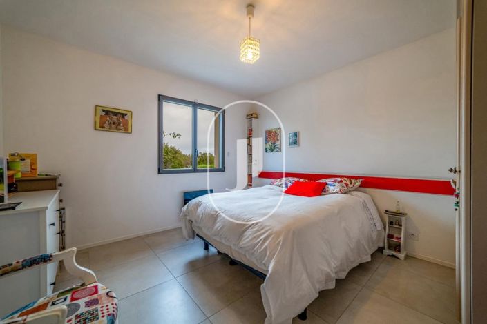Image No.8-3 Bed House for sale