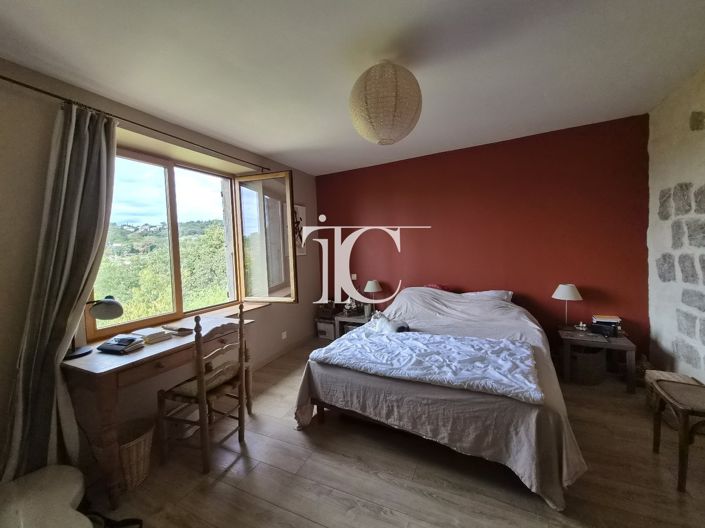 Image No.11-7 Bed House for sale