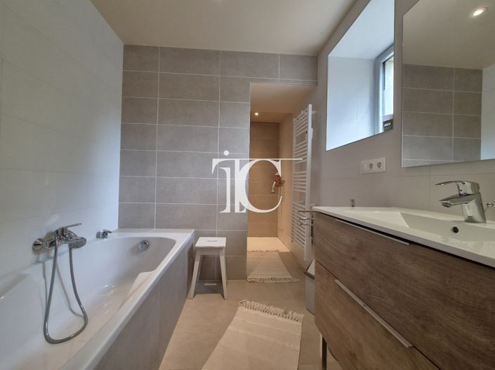 Image No.15-7 Bed House for sale