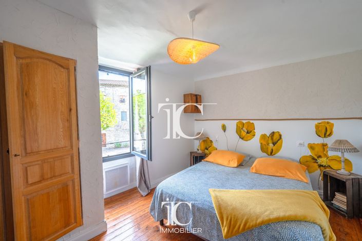 Image No.18-7 Bed House for sale