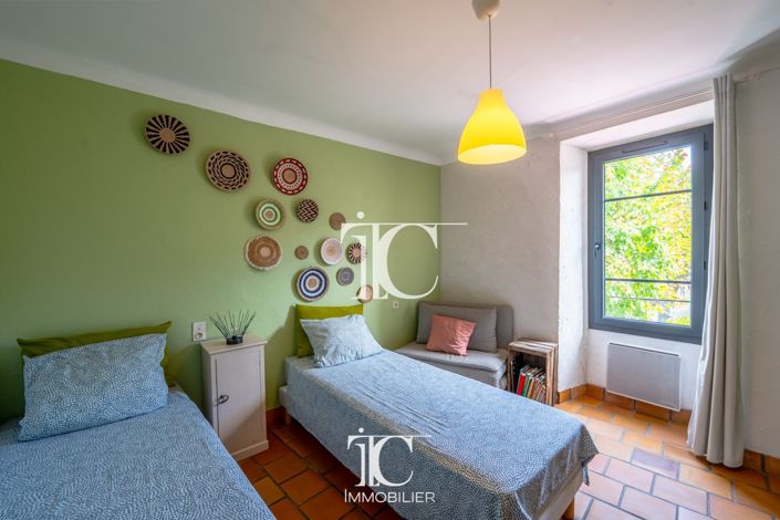 Image No.20-7 Bed House for sale