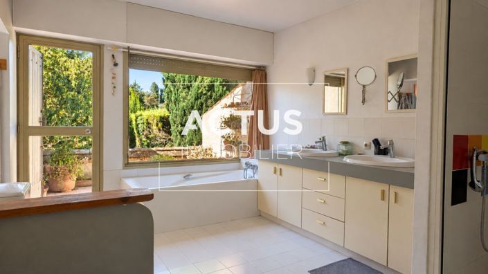 Image No.10-3 Bed House for sale