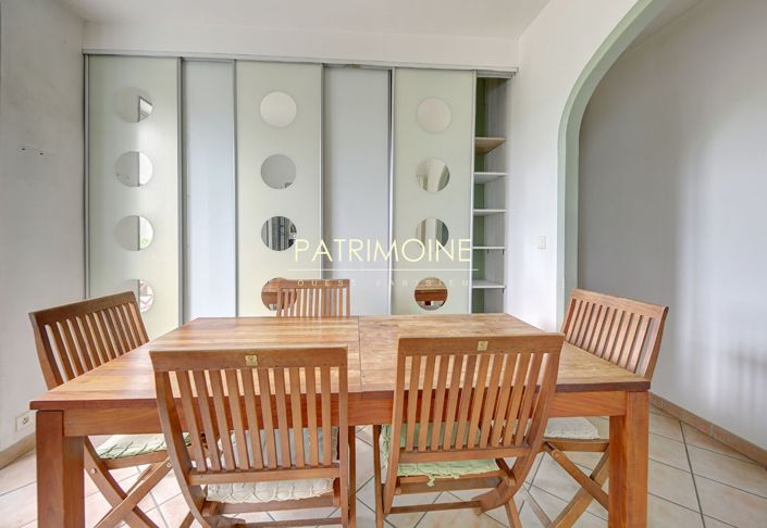 Image No.11-5 Bed House for sale