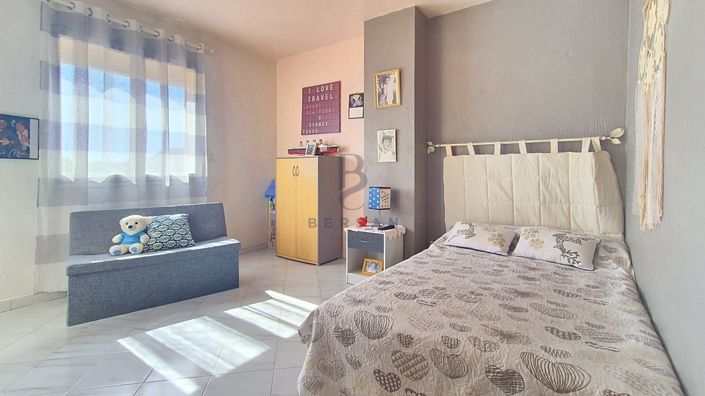 Image No.17-5 Bed House for sale