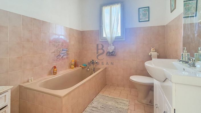 Image No.19-5 Bed House for sale