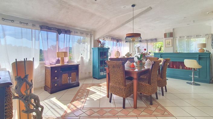 Image No.7-5 Bed House for sale