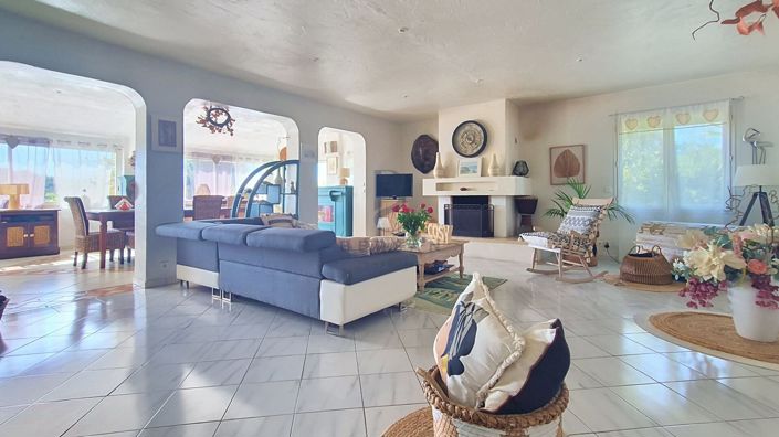 Image No.9-5 Bed House for sale