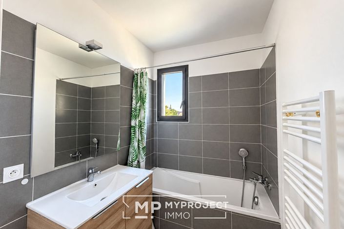 Image No.9-2 Bed House for sale
