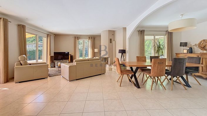 Image No.18-4 Bed House for sale