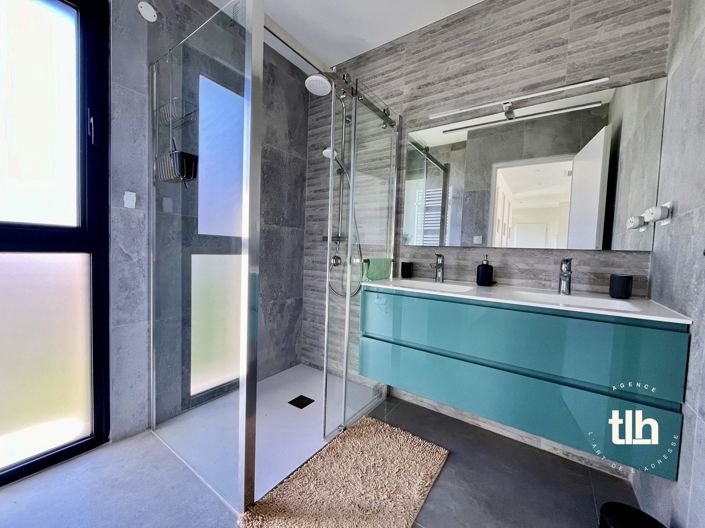 Image No.11-3 Bed House for sale