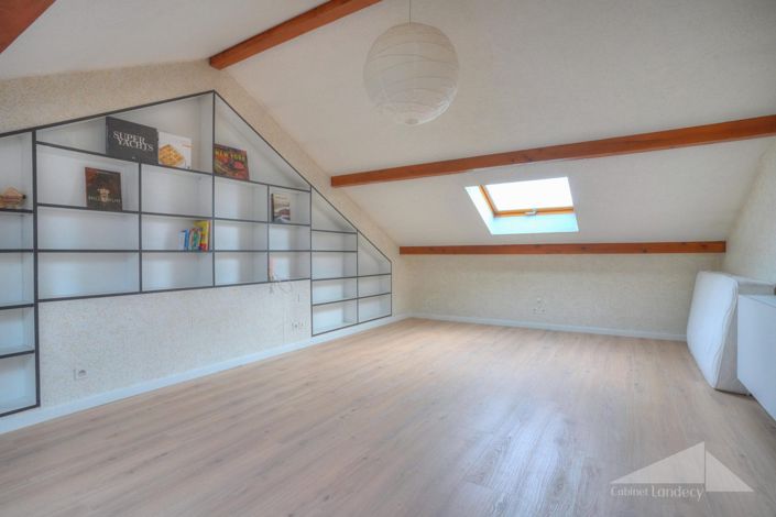 Image No.11-5 Bed House for sale
