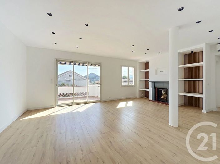 Image No.2-4 Bed House for sale