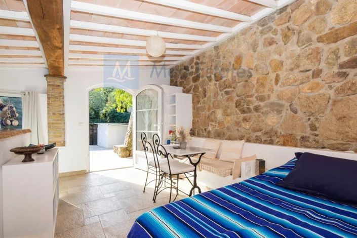 Image No.17-5 Bed House for sale